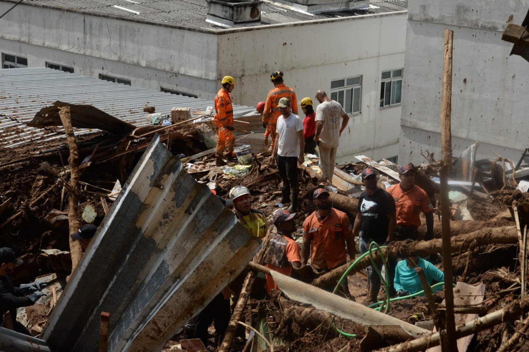 Corpo de Bombeiros contabilizou 30 mortes até a manhã desta quarta-feira (25/2)