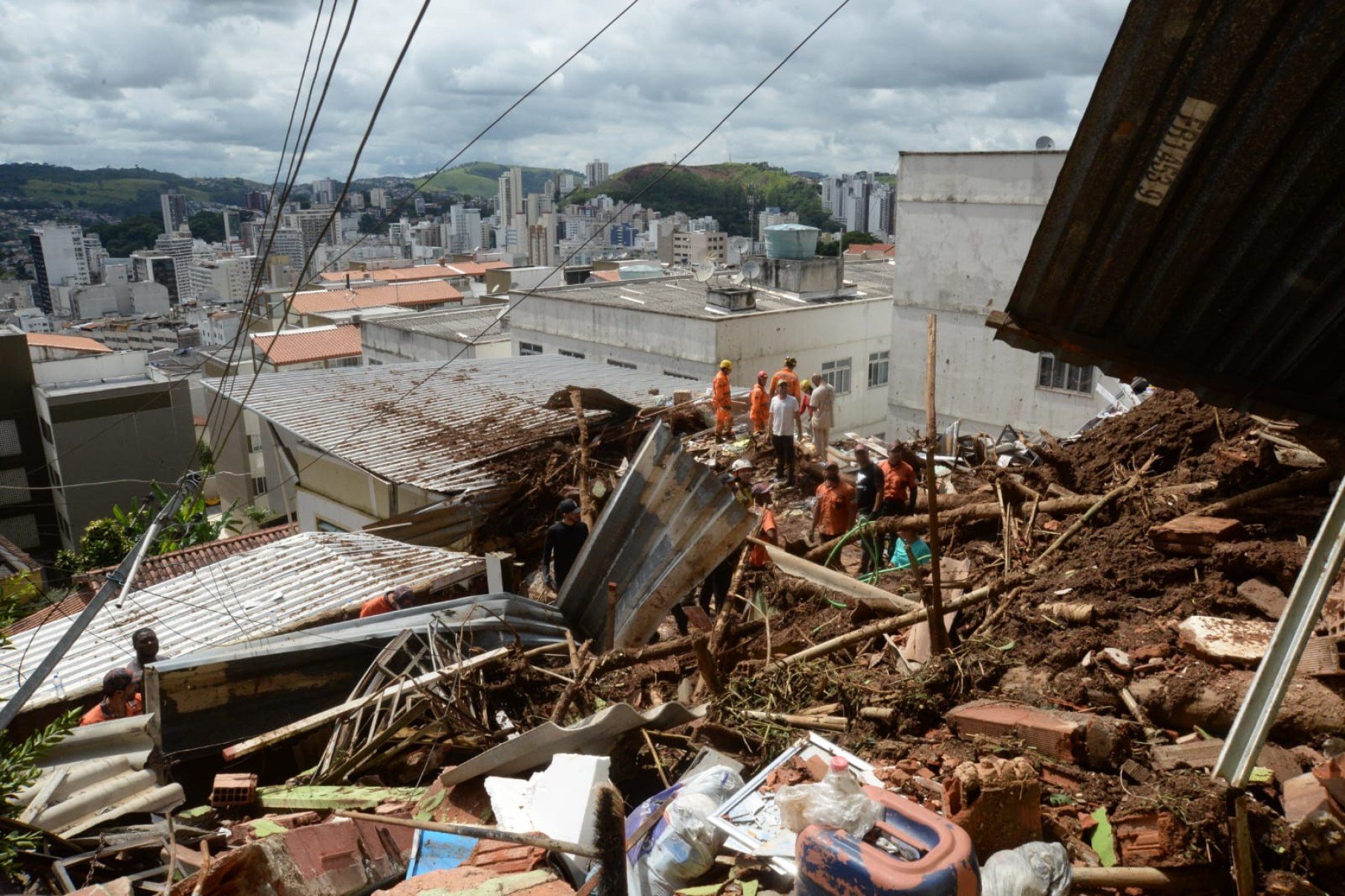Corpo de Bombeiros contabilizou 30 mortes até a manhã desta quarta-feira (25/2)