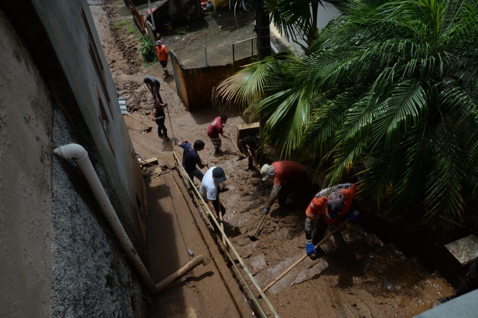 Cerca de 20 casas foram atingidas pela lama, pedras e toras de madeira das árvores arrancadas-Túlio Santos/EM/DA Press