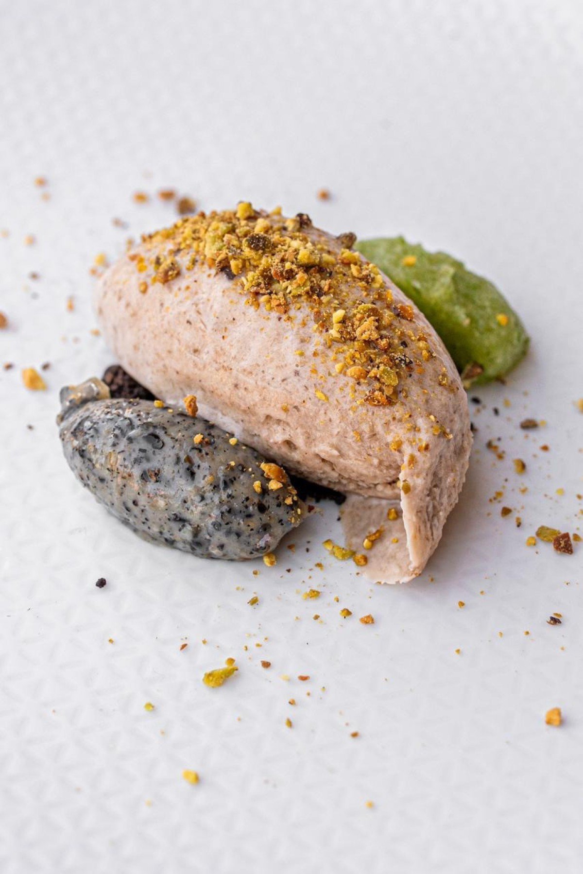 Usando pouco a&ccedil;&uacute;car, Enzo Ceccin, do Sea Restaurant, enaltece o sabor do cogumelo portobello em um sorvete