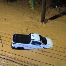 Zema anuncia envio de detentos para limpeza de ruas de Ubá após chuvas - Redes sociais/Reprodução