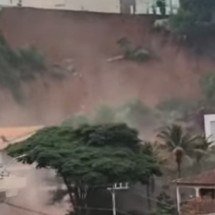 Juiz de Fora: novo deslizamento de terra destrói três casas - Reprodu&ccedil;&atilde;o