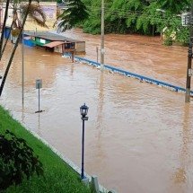 Rio volta a transbordar, alaga bairros e deixa Matias Barbosa isolada - Reprodução/Redes Sociais