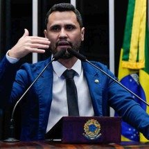 Cleitinho sacode o jogo  e isola Mateus Simões - JEFFERSON RUDY/AGÊNCIA SENADO