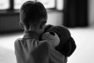 Mulher Ã© presa por agredir o filho de trÃªs anos e ameaÃ§ar de morte a tia -  (crédito: Imagem ilustrativa/Freepik)