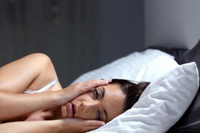 <p>4) PROBLEMAS NO SONO – Se você tem dificuldade para dormir, troca o dia pela noite, sente insônia ou tem o sono agitado, isso pode revelar depressão, estresse ou ansiedade extrema.</p>
 -  (crédito: Reprodução da Record TV)