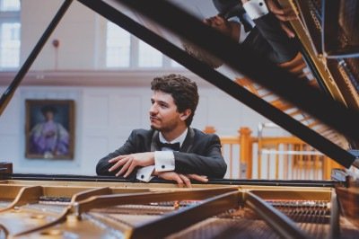 Rafael Ruiz destaca a linguagem peculiar de Beethoven, que será lembrada no concerto desta sexta-feira (27/2), no Grande Teatro Cemig Palácio das Artes
 -  (crédito: Olívia da Costa/Divulgação)