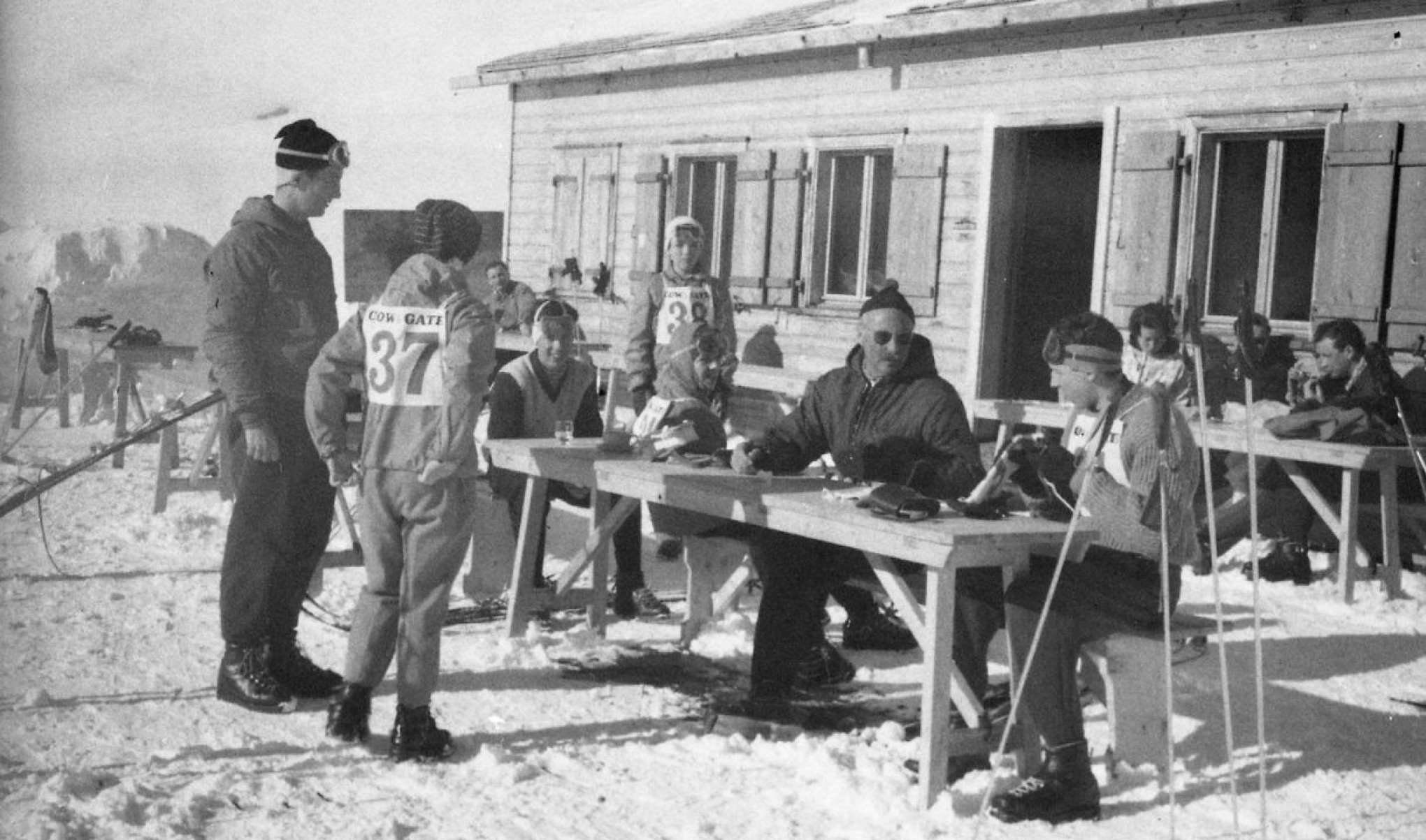 O equipamento era uma Zeiss Ikon Baby Ikonta, modelo compacto projetado para caber no bolso e que utiliza filme tamanho 127, formato lançado pela Kodak em 1912 e que começou  a cair em desuso a partir de 1960