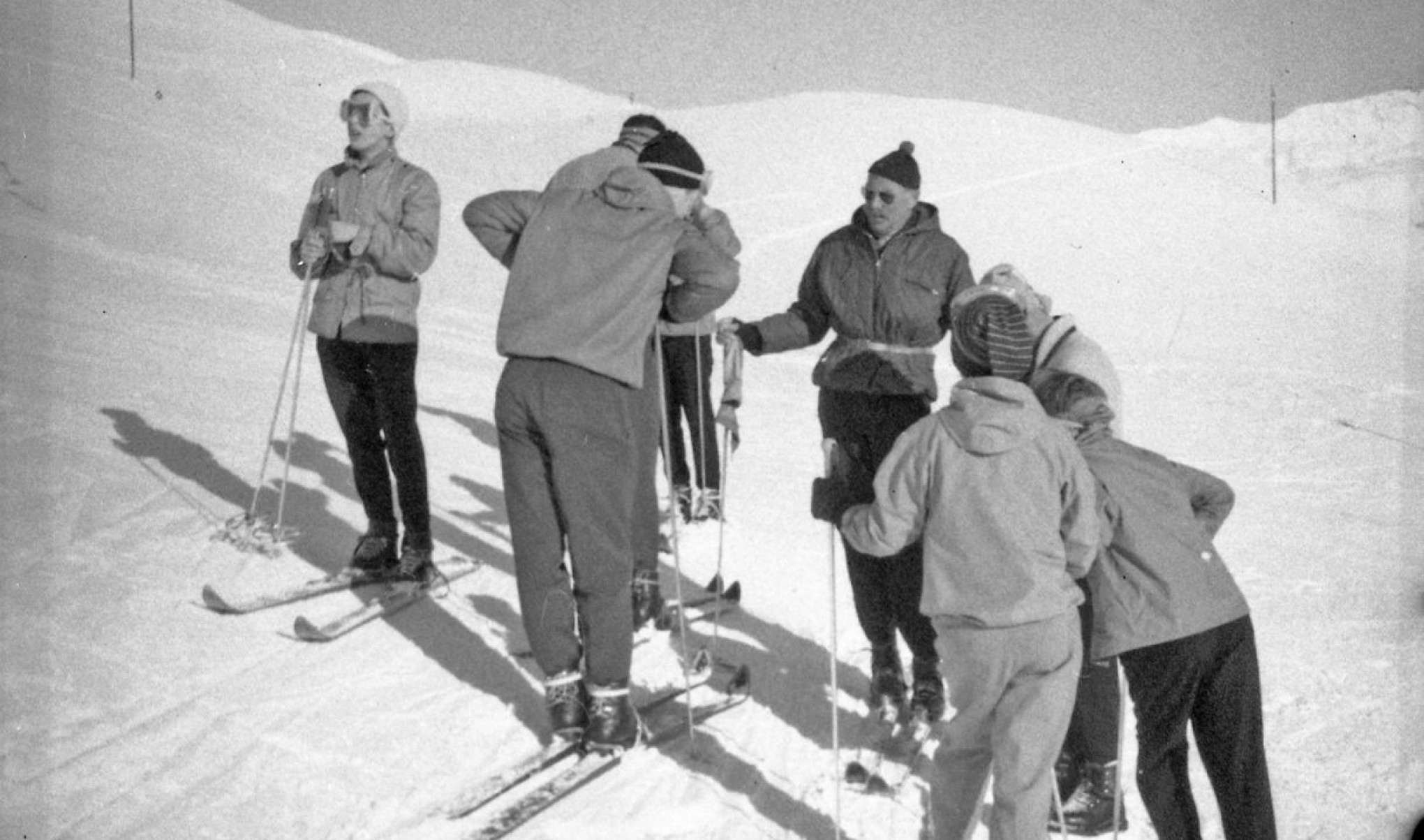 Apesar da repercussão em jornais e nas redes sociais, ninguém reconheceu os rostos retratados até o momento. 