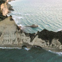 Gigantes e imponentes: falésias formam uma paisagem única com paredões que impressionam - freepik wirestock