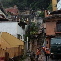 ‘Parece que é um pesadelo’, diz prima de criança soterrada em Juiz de Fora - Túlio Santos/EM/DA Press