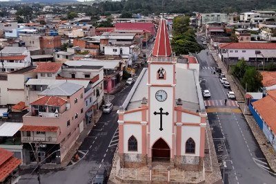 <p>Situado na região do Campo das Vertentes, o município de Santa Cruz de Minas, localizado em Minas Gerais, é considerado o menor do Brasil em extensão territorial, com apenas 3,565 km².</p>
 -  (crédito: reprodução/youtube)