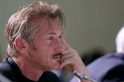 <p>A maratona de premiações segue! A noite do Vancouver Film Critics Circle Awards consagrou “Uma Batalha Após a Outra” como Melhor Filme e ainda rendeu a Sean Penn o troféu de Melhor Ator Coadjuvante.</p>
 -  (crédito: Divulgação Flickr/World Humanitarian Summit
)