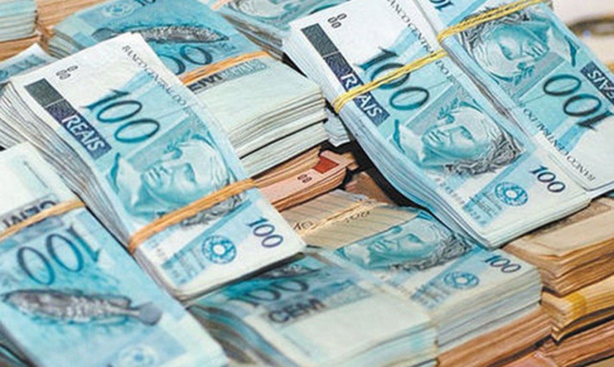 <p>Todas essas transações envolvem um caminhão de dinheiro, e o shipbroker pode ganhar um bom percentual sobre cada negócio fechado. É comum vermos um corretor faturando cerca de R$10 mil por mês.</p>
 -  (crédito: ABr / Agência Brasil)