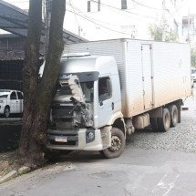 Mecânico fica ferido após caminhão descer rua na Região Nordeste de BH - Marcos Vieira/EM/D.A Press