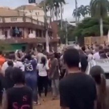 Lula é hostilizado com gritos de 'ladrão' e 'ex-presidiário' em Ubá - Reprodução/Redes Sociais 