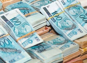 <p>Todas essas transações envolvem um caminhão de dinheiro, e o shipbroker pode ganhar um bom percentual sobre cada negócio fechado. É comum vermos um corretor faturando cerca de R$10 mil por mês.</p>
 -  (crédito: ABr / Agência Brasil)