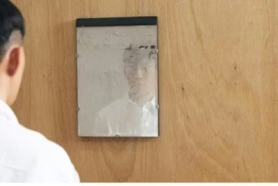 <p>Um voluntário do Museu de Arte de Keelung, em Taiwan, danificou acidentalmente uma obra da exposição “We Are Me” ao tentar limpá-la, no dia 3. O incidente levou o Departamento de Cultura e Turismo da cidade a emitir um pedido público de desculpas dias depois.</p>
 -  (crédito: Divulgação )