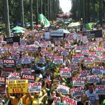 Manifestantes e políticos se reúnem no ato "Acorda Brasil", em BH - Marcos Vieira/EM/D.A. Press
