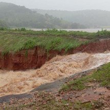 Barragem rompe parcialmente em Porteirinha e prefeitura alerta população - Adão Custódio/divulgação