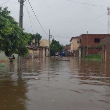 Chuvas alagam ruas de Mato Verde, no Norte de Minas - CBMMG/Divulgação