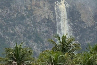 Cachoeira do Serrado tem aumento de volume com chuvas intensas em Porteirinha -  (crédito: Jadilon Borges/divulgação)