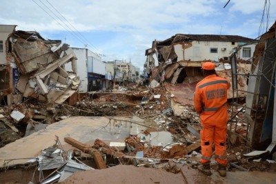 Per&iacute;odo seco na Zona da Mata ajuda na remo&ccedil;&atilde;o de escombros, abertura de vias bloqueadas e reconstru&ccedil;&atilde;o em locais castigados como Ub&aacute; (foto) -  (crédito: T&uacute;lio Santos/EM/D.A.Press)