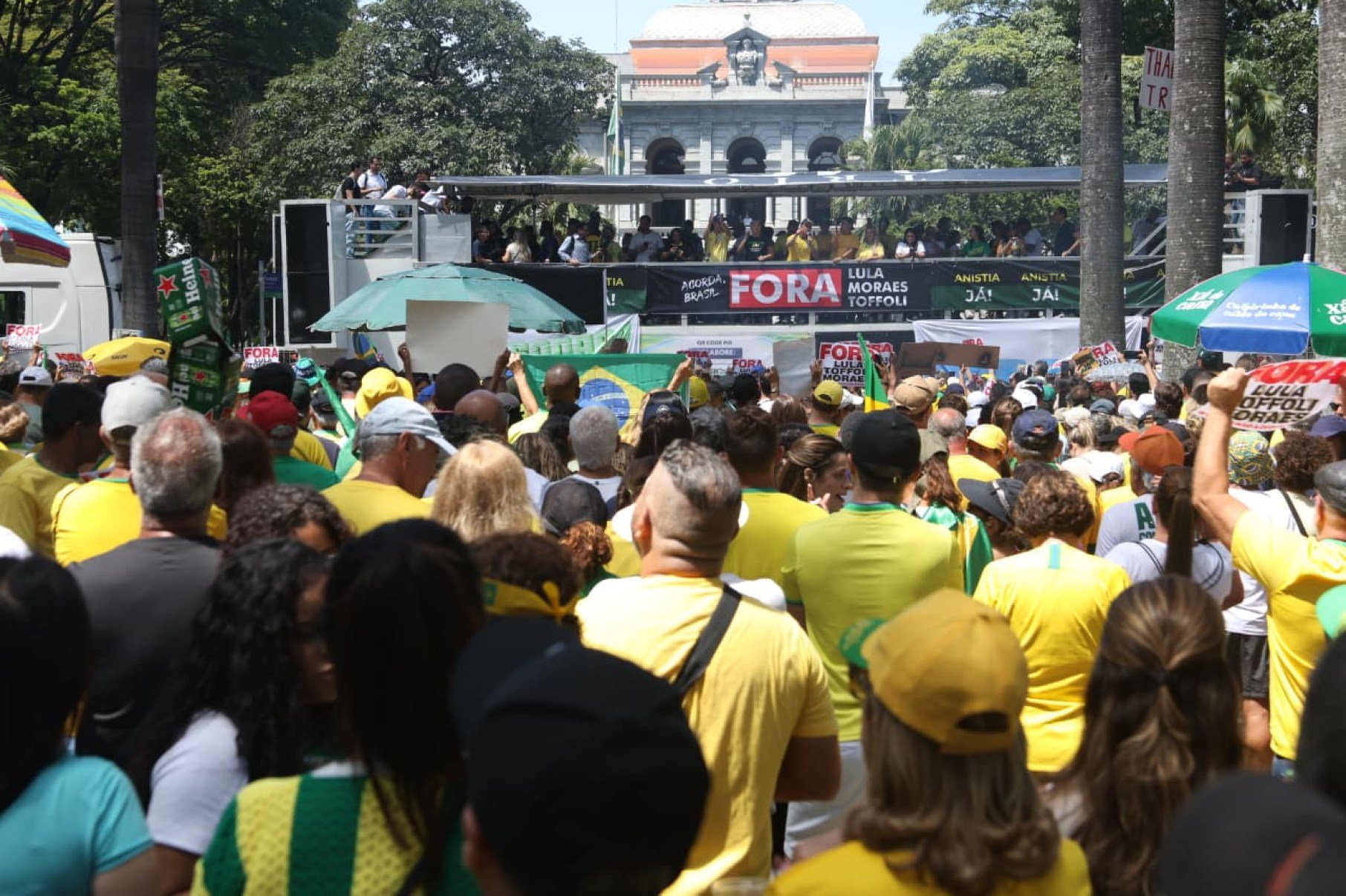 Ato em BH integra série de manifestações previstas em outras cidades do país.