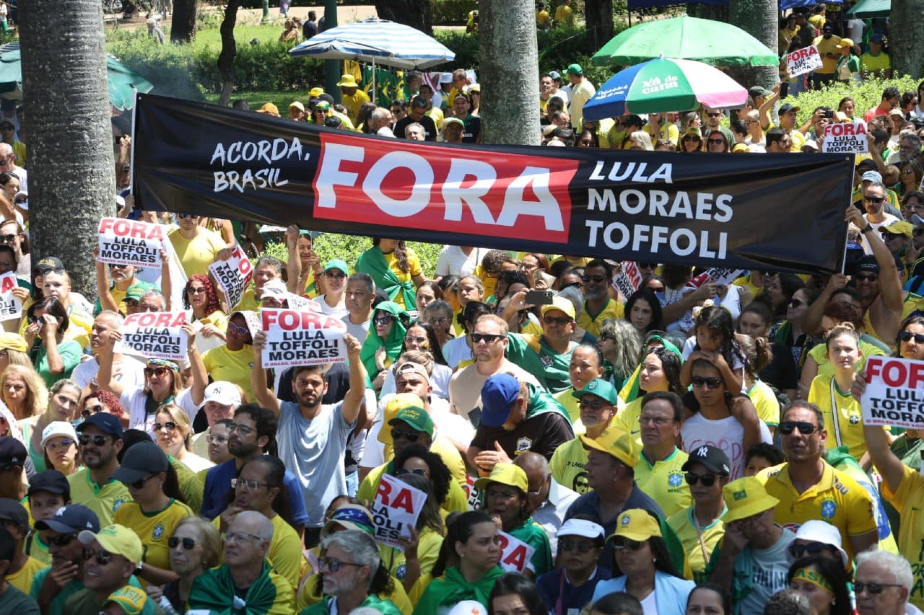 Apoiadores se concentram na Praça da Liberdade para protesto contra Lula e ministros do STF