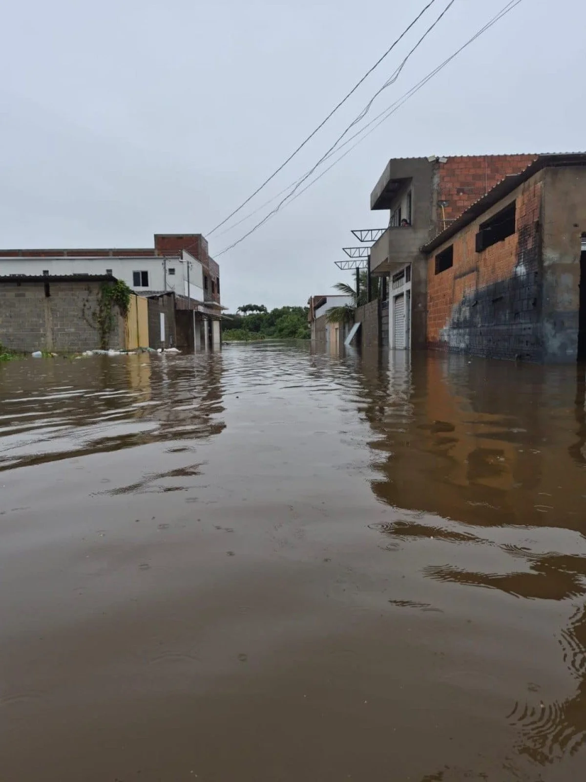 Chuva alaga ruas de Mato Verde, no Norte de Minas Gerais, neste domingo (1/3)-CBMMG/Divulgação