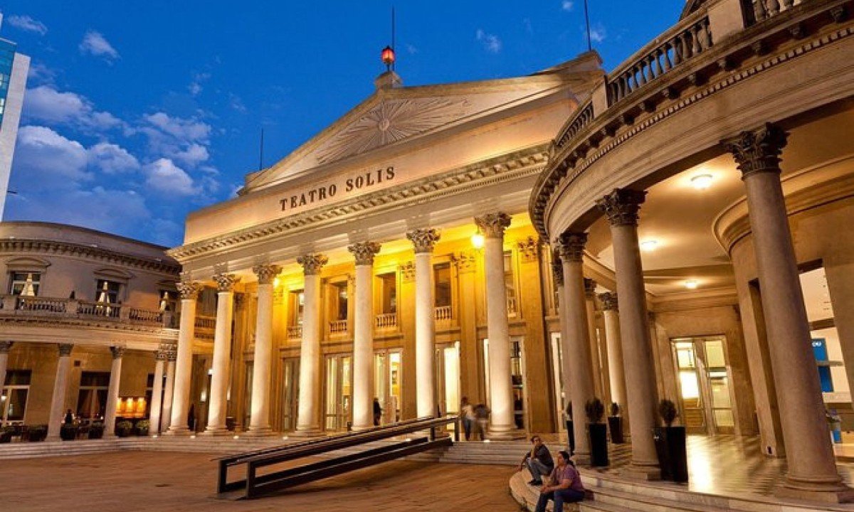 Teatro Sol&iacute;s, localizado na Ciudad Vieja em Montevid&eacute;u, &eacute; o principal centro cultural do Uruguai 