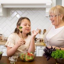 Como a alimentação influencia a saúde física e mental da mulher - FreePik