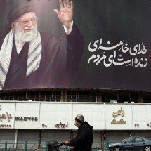 Iranianos se dividem entre luto por Khamenei e esperança de troca de regime - AFP