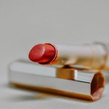 A origem do batom que enfrentou séculos de julgamentos - Imagem de didssph por Pixabay