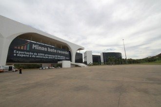 Anúncio de recomposição salarial pelo governador Romeu Zema foi recebido com críticas e não evitou greve na rede estadual de ensino
 -  (crédito: Edesio Ferreira/EM/D.A. Press)