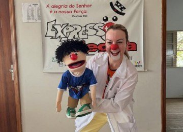 Luciana Ribeiro, a dra. Gentileza, com o ajudante Dr.Noelito  -  (crédito: Instagram/reprodução)