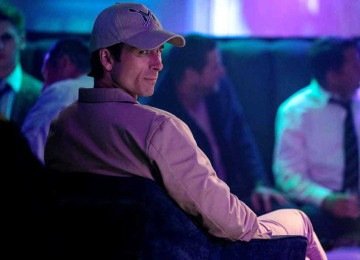 Astro em ascensÃ£o em Hollywood, Glen Powell estÃ¡ em praticamente todas as cenas do longa de  John Patton Ford como o personagem Beckett Redfellow -  (crédito: Diamond films/DivulgaÃ§Ã£o)