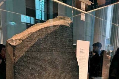 <p>A descoberta é tão significativa que o autor principal, Peter Makovicky, comparou o fóssil à “Pedra de Roseta” da paleontologia, por sua capacidade de decifrar características antes obscuras.</p>
 -  (crédito: Reprodução do Instagram @rivadaviadrummond)