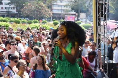 Adriana Araújo é uma das vozes mais proeminentes do samba da capital mineira e referência do gênero em Minas Gerais -  (crédito: Gladyston Rodrigues/EM/D.A. Press)