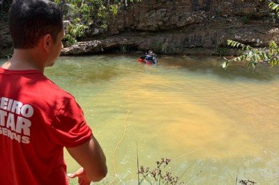 Bombeiros localizaram o corpo da v&iacute;tima submerso a uma profundidade de aproximadamente 6 metros -  (crédito: CBMMG/Divulga&ccedil;&atilde;o)