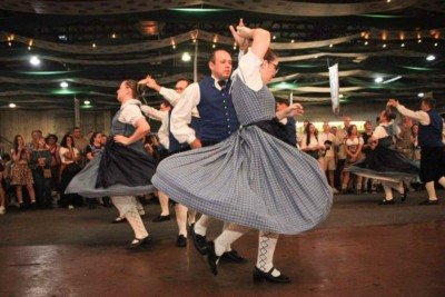 Governo Lula autoriza captação de R$ 4 milhões via Lei Rouanet para desfiles da Oktoberfest de Blumenau -  (crédito:  Eraldo Schnaider/Oktober)