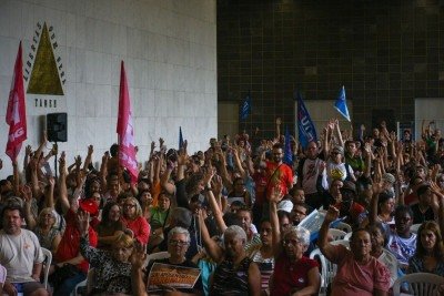 Assembleia da categoria no pátio da ALMG decidiu por paralisação a partir de 4 de março, antes mesmo do anúncio do reajuste pelo governo estadual -  (crédito: Sind-UTE/Divulgação)