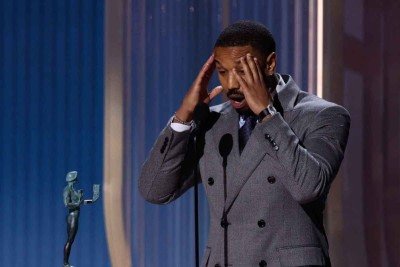 Michael B. Jordan, at&ocirc;nito, agradeceu &agrave; m&atilde;e, Donna, pelo pr&ecirc;mio Actor Awards: 'Obrigado por me levar de carro para Nova York quando n&atilde;o t&iacute;nhamos dinheiro suficiente e eu ia para meus testes' -  (crédito: Valerie Macon/AFP)
