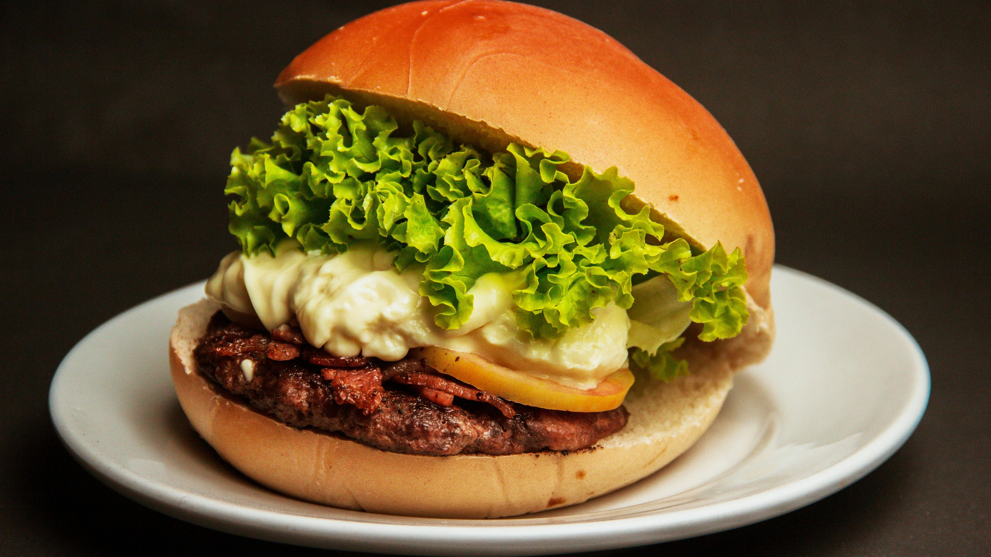 Molhos especiais caseiros podem elevar o sabor de sandu&iacute;ches e hamb&uacute;rgueres, tornando a experi&ecirc;ncia gastron&ocirc;mica ainda mais rica -  (crédito: Pexels)