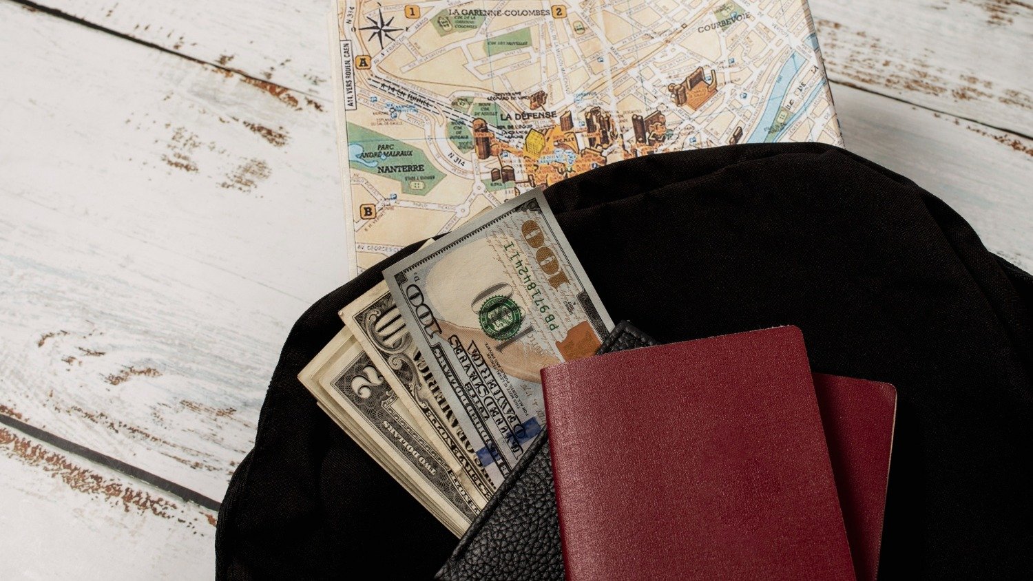 A compra gradual de moeda estrangeira &eacute; uma estrat&eacute;gia eficaz para planejar e economizar em viagens internacionais. -  (crédito: Freepik)