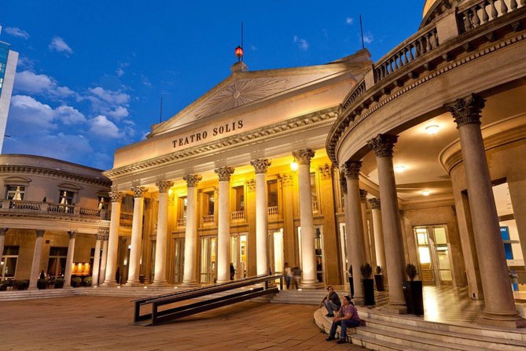 Teatro Solís, localizado na Ciudad Vieja em Montevidéu, é o principal centro cultural do Uruguai
-TripAdvisor 