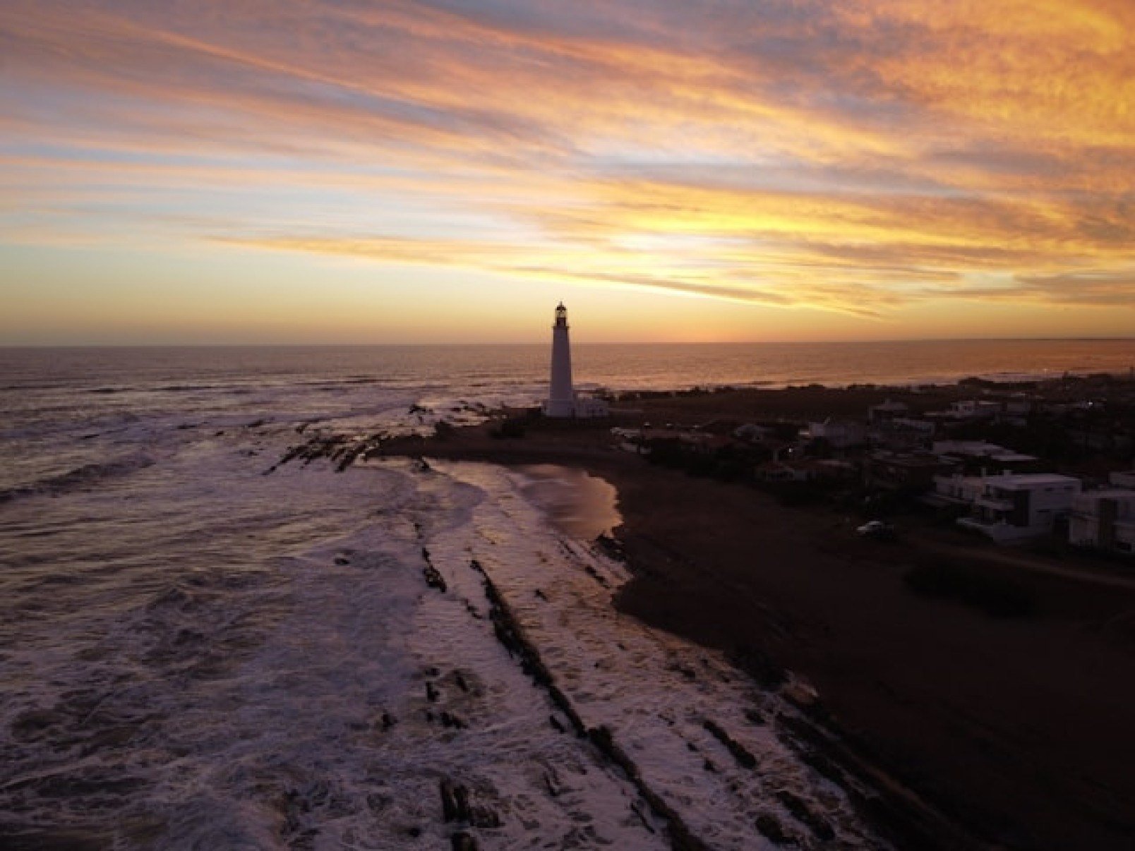 Farol de José Ignacio está localizado a cerca de 30km de Punta del Este
-Pedro Slinger/ Unsplash 