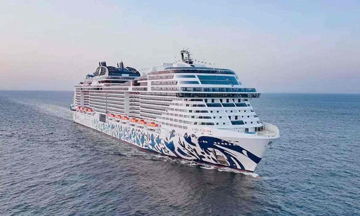 Cerca de 5.000 pessoas estão a bordo do navio MSC Euribia que, no momento, permanece atracado em um porto local - (crédito: MSC Cruzeiros/Divulgação)