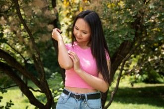 Tanto alergias respiratórias quanto de pele apresentam aumento nas épocas mais quentes -  (crédito: FreePik)