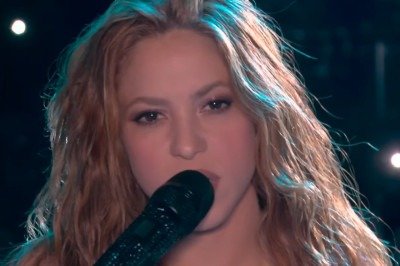 <p>Shakira – A cantora colombiana também enfrentou resistência inicial no Brasil, mas, após se consolidar como popstar global, rompeu as limitações do mercado latino. Hoje é uma das artistas latinas de maior sucesso no país, com forte identificação com o público brasileiro e um histórico consistente de apresentações. Em 2026, foi confirmada como atração do evento “Todo Mundo no Rio”, com um megashow gratuito em Copacabana.</p>
 -  (crédito: Reprodução Youtube)